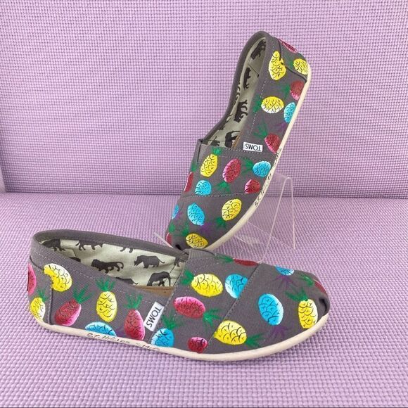 Toms Haiti Artists Collective Pineapple Print Canvas Slip On Gray Multi 8 - Picture 1 of 9